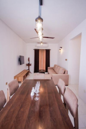 Richmond Hill Kings Apartment
